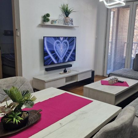 Stylish Violet & Modern Apartment Skopje Exterior foto