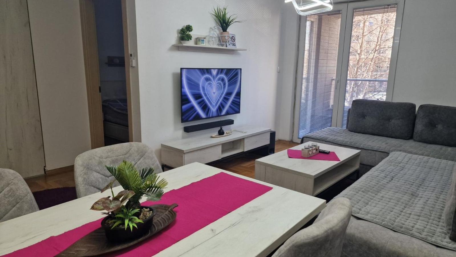 Stylish Violet & Modern Apartment Skopje Exterior foto